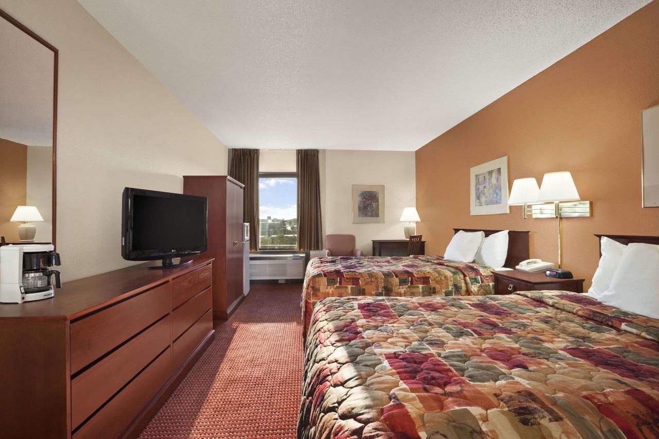 Days Inn & Suites By Wyndham Cedar Rapids - thumb 36