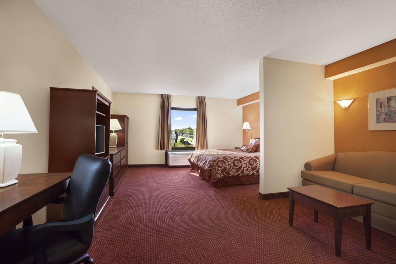 Days Inn & Suites By Wyndham Cedar Rapids - thumb 31