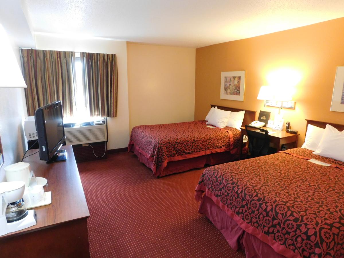 Days Inn & Suites By Wyndham Cedar Rapids - thumb 20