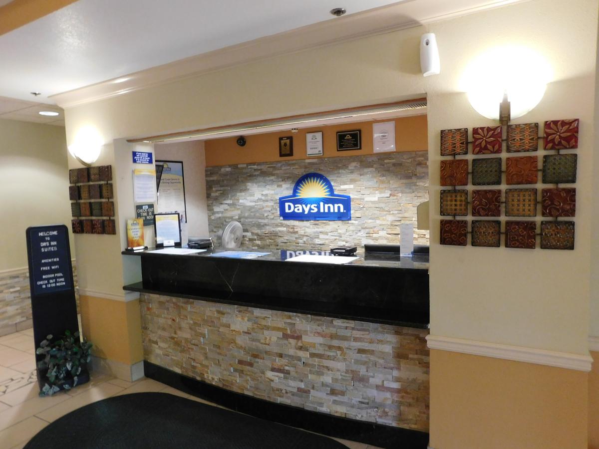 Days Inn & Suites By Wyndham Cedar Rapids - thumb 2