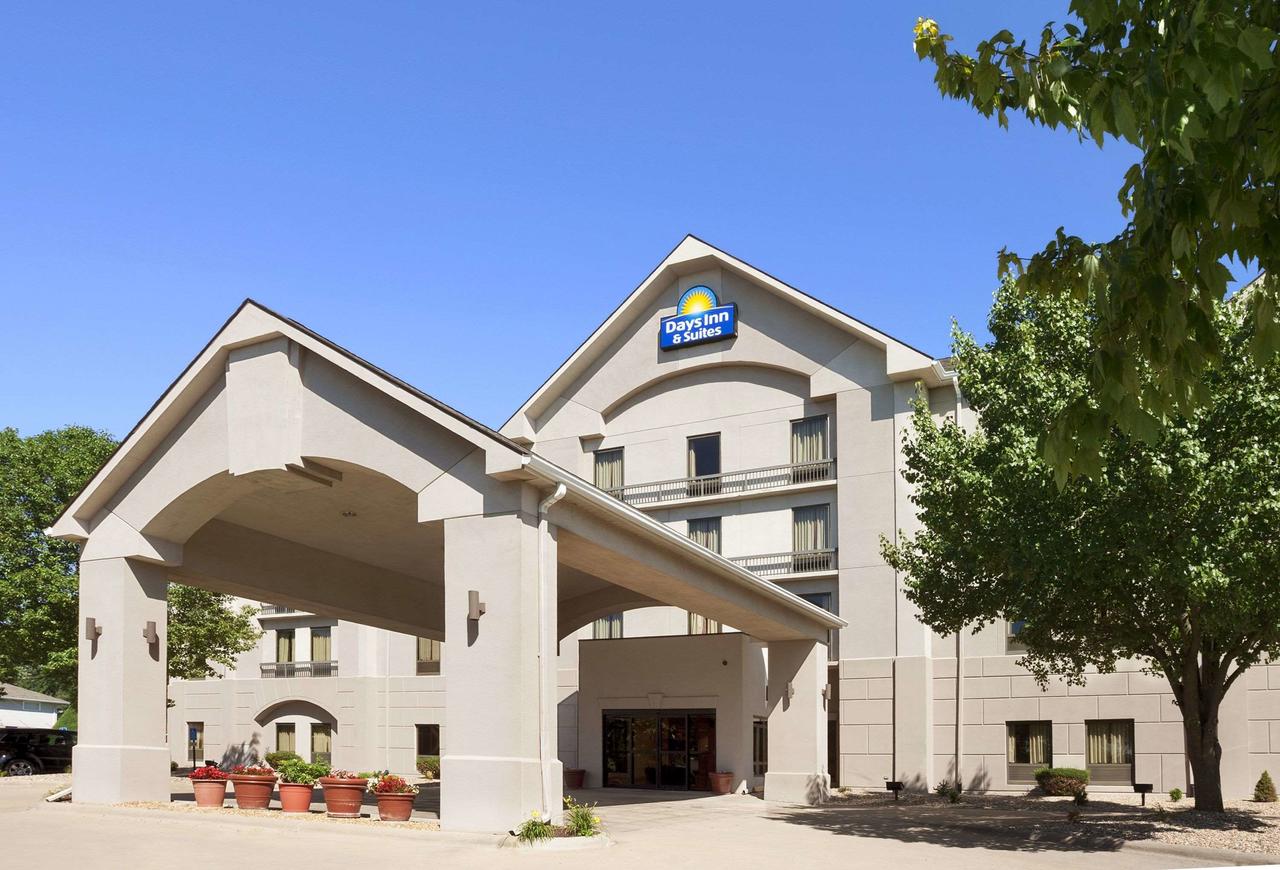 Days Inn & Suites By Wyndham Cedar Rapids - thumb 34