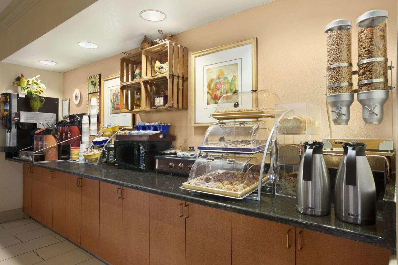 Days Inn & Suites By Wyndham Cedar Rapids - thumb 30