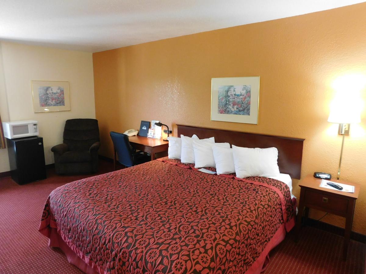 Days Inn & Suites By Wyndham Cedar Rapids - thumb 13
