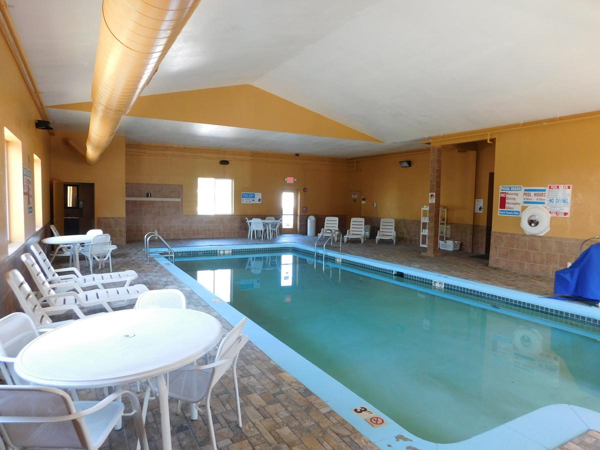 Days Inn & Suites By Wyndham Cedar Rapids - thumb 7