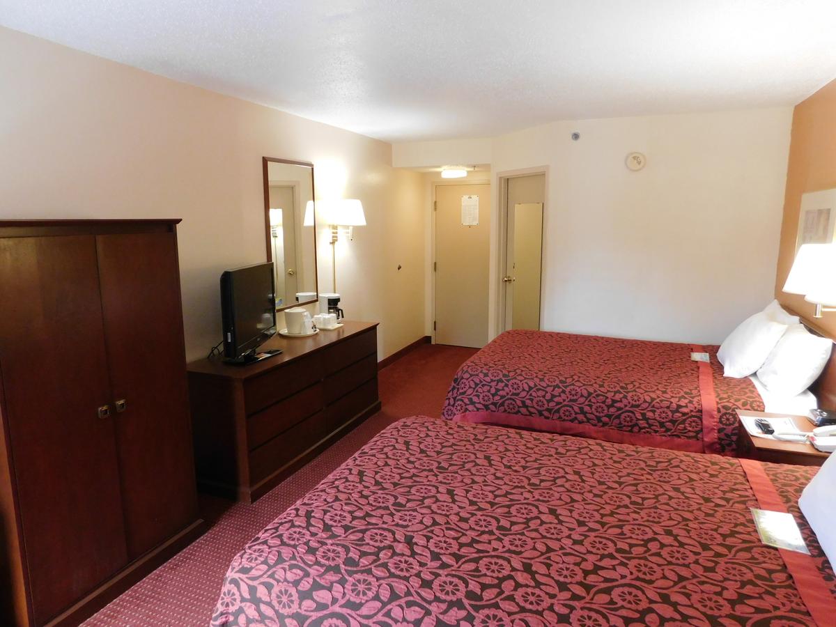 Days Inn & Suites By Wyndham Cedar Rapids - thumb 15