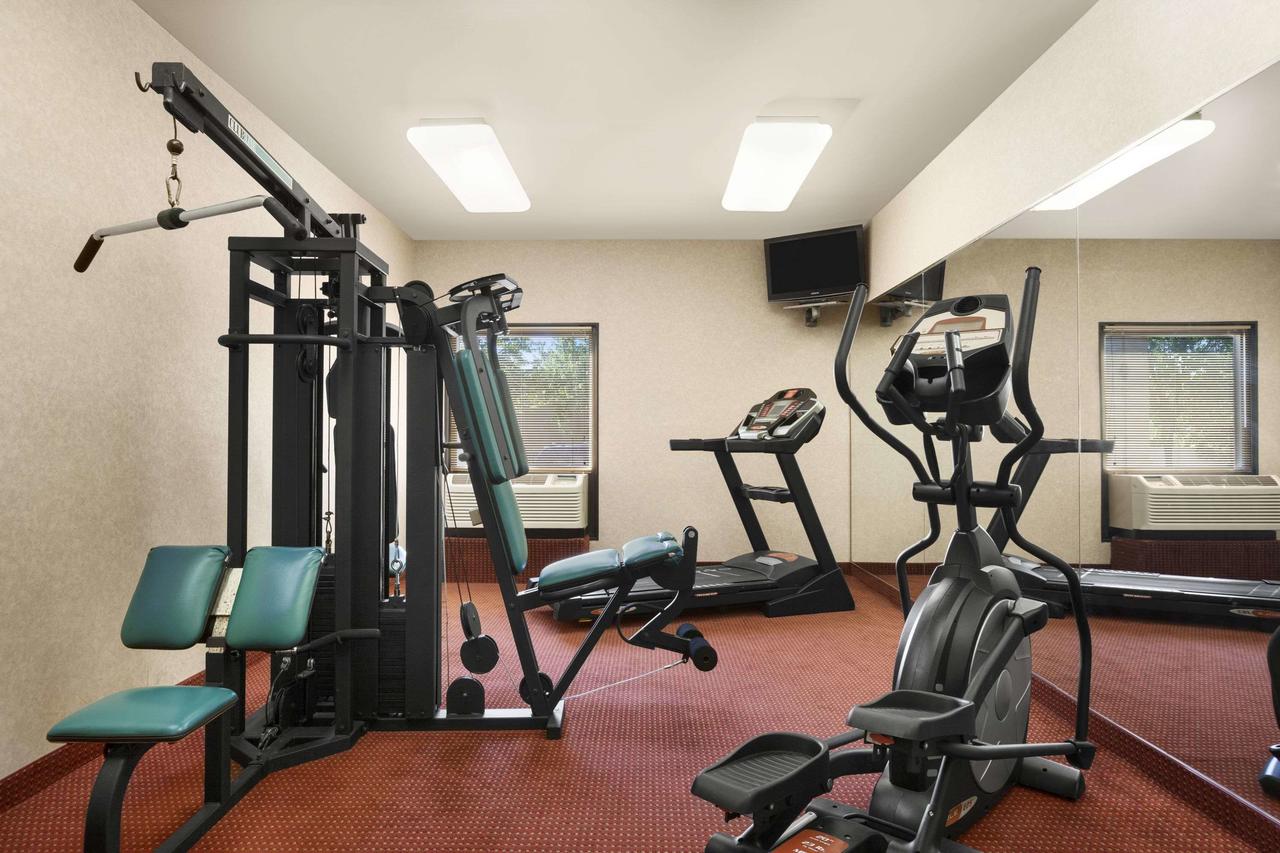 Days Inn & Suites By Wyndham Cedar Rapids - thumb 29
