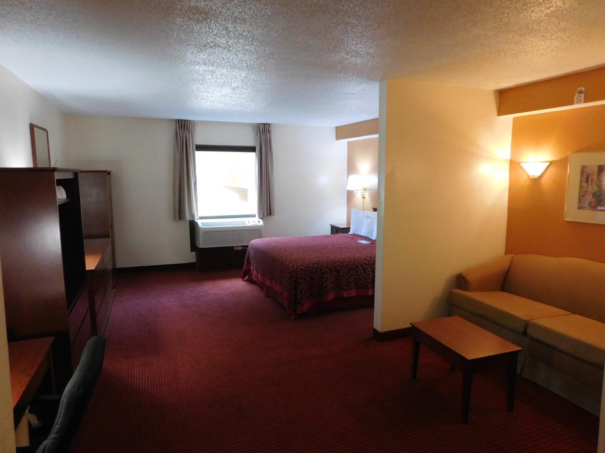 Days Inn & Suites By Wyndham Cedar Rapids - thumb 21