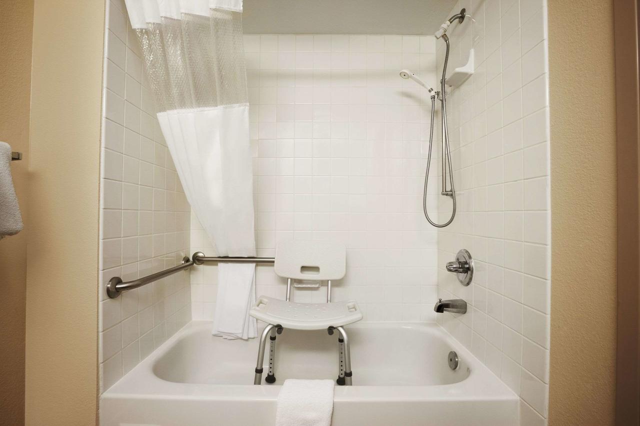 Days Inn & Suites By Wyndham Cedar Rapids - thumb 37
