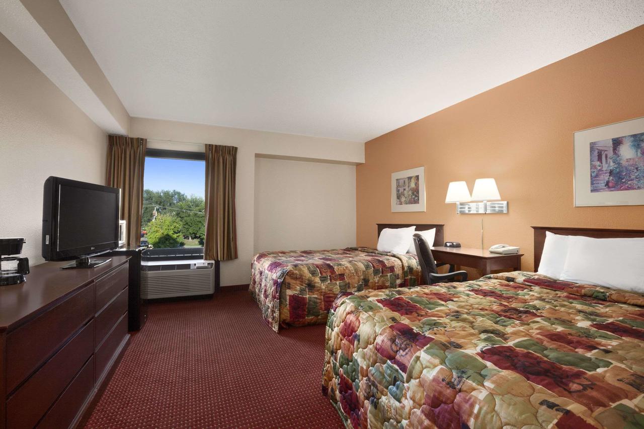 Days Inn & Suites By Wyndham Cedar Rapids - thumb 27