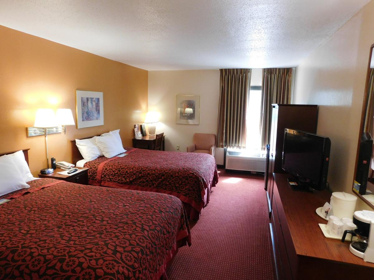 Days Inn & Suites By Wyndham Cedar Rapids - thumb 17