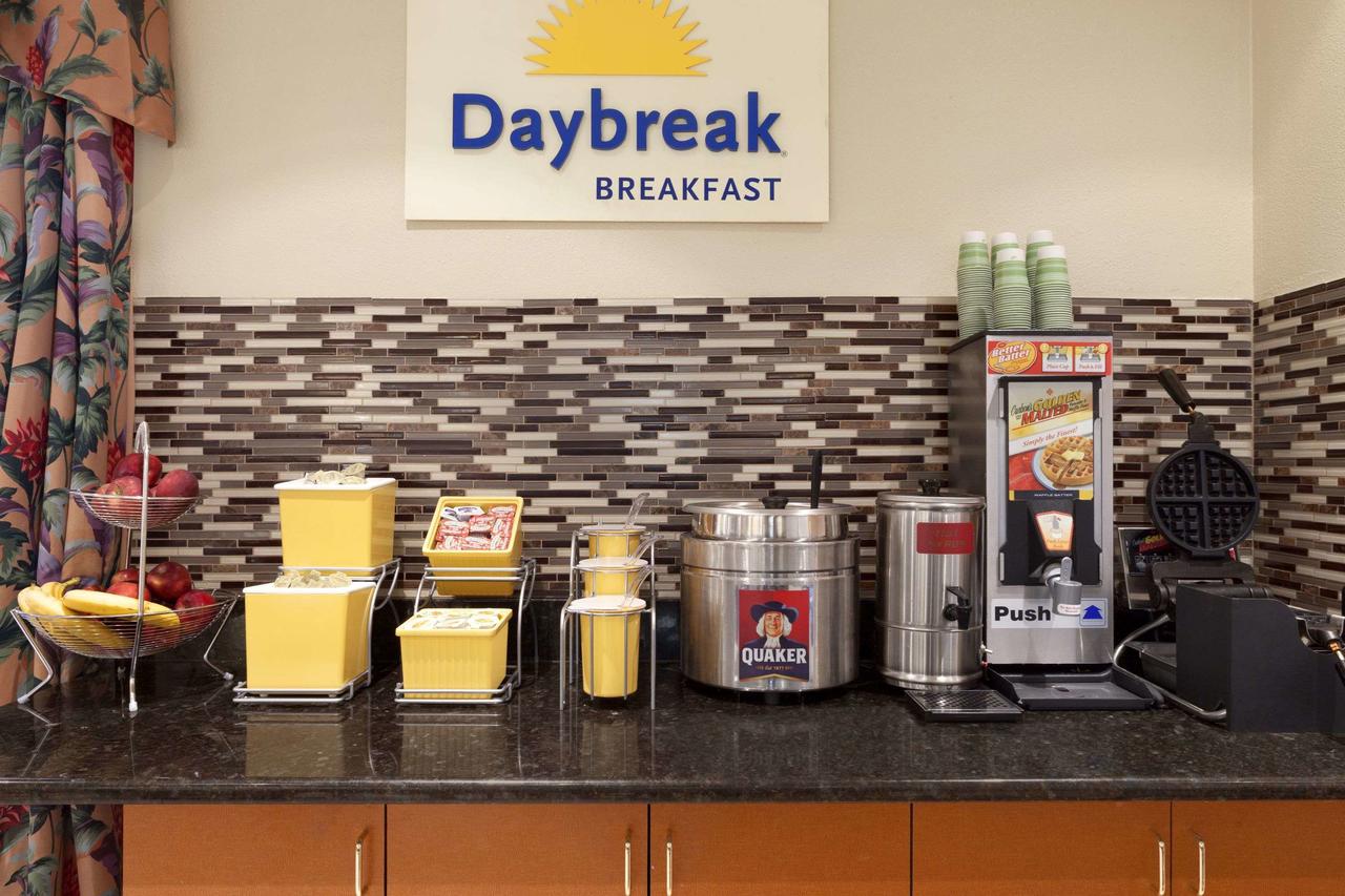 Days Inn & Suites By Wyndham Cedar Rapids - thumb 41