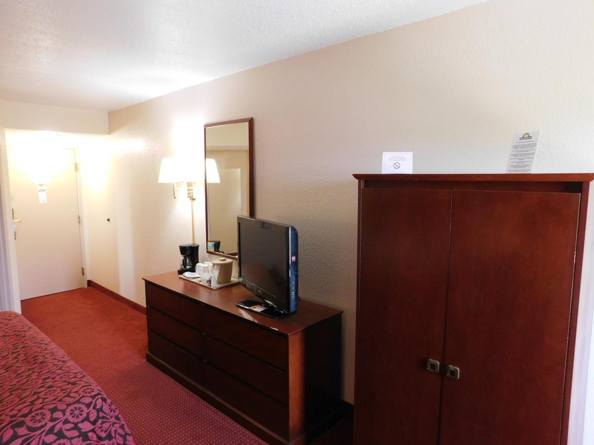 Days Inn & Suites By Wyndham Cedar Rapids - thumb 14