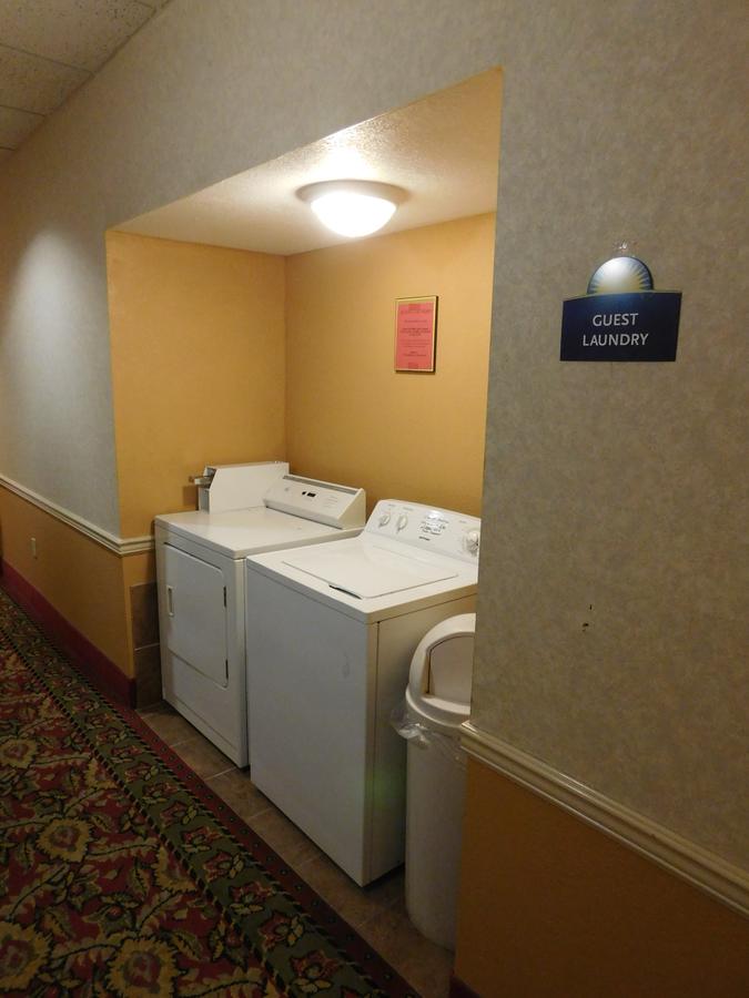Days Inn & Suites By Wyndham Cedar Rapids - thumb 6