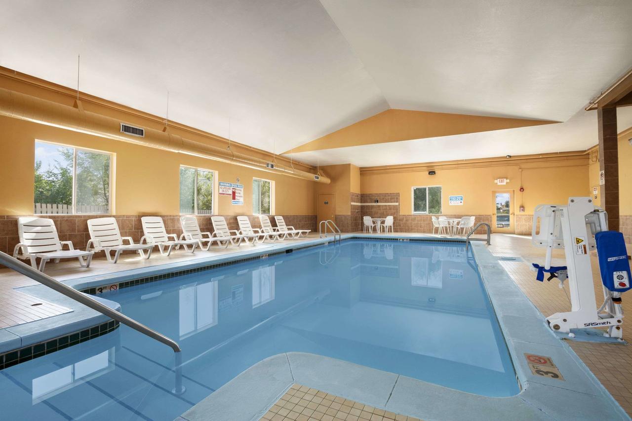 Days Inn & Suites By Wyndham Cedar Rapids - thumb 38