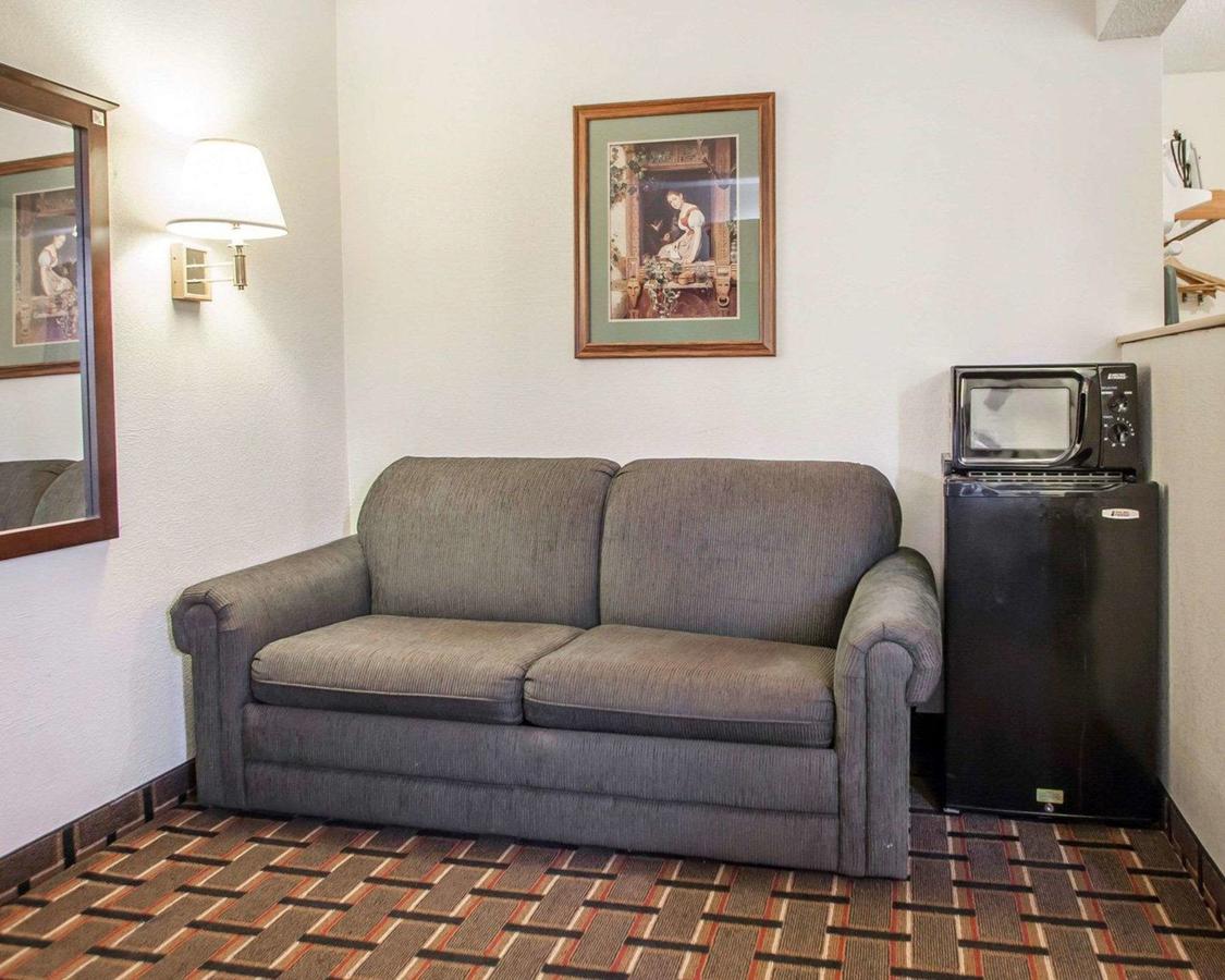 Econo Lodge Inn & Suites Bettendorf - thumb 11