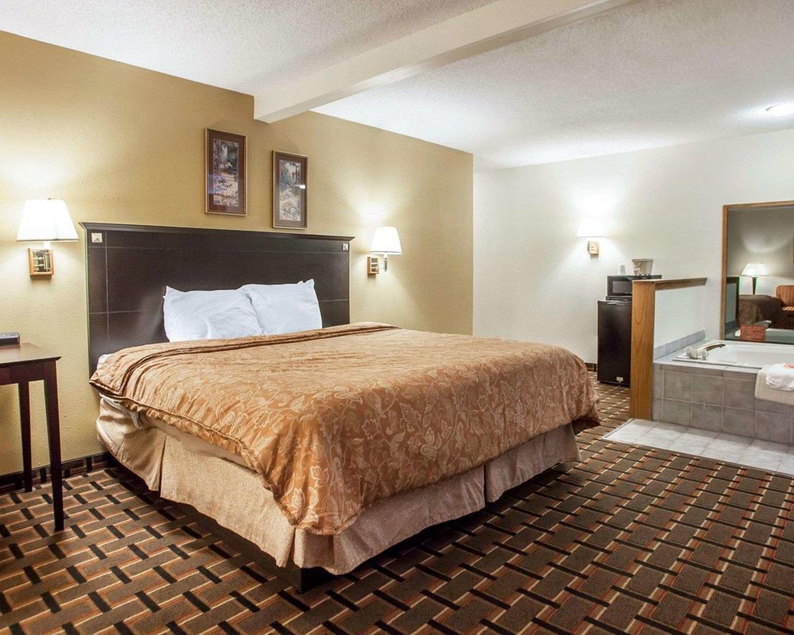 Econo Lodge Inn & Suites Bettendorf - thumb 7