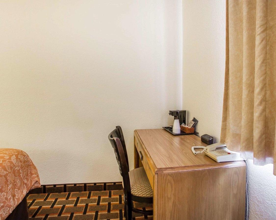 Econo Lodge Inn & Suites Bettendorf - thumb 2