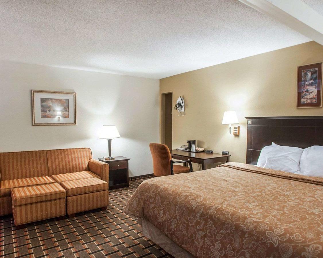 Econo Lodge Inn & Suites Bettendorf - thumb 28