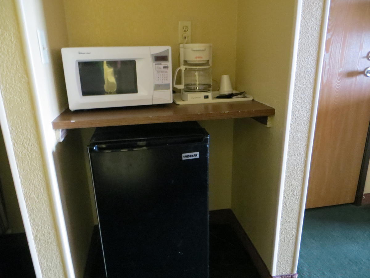 Economy Inn & Suites Cedar Rapids - thumb 17