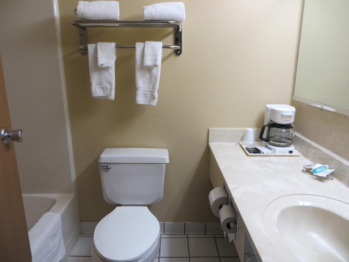 Economy Inn & Suites Cedar Rapids - thumb 34