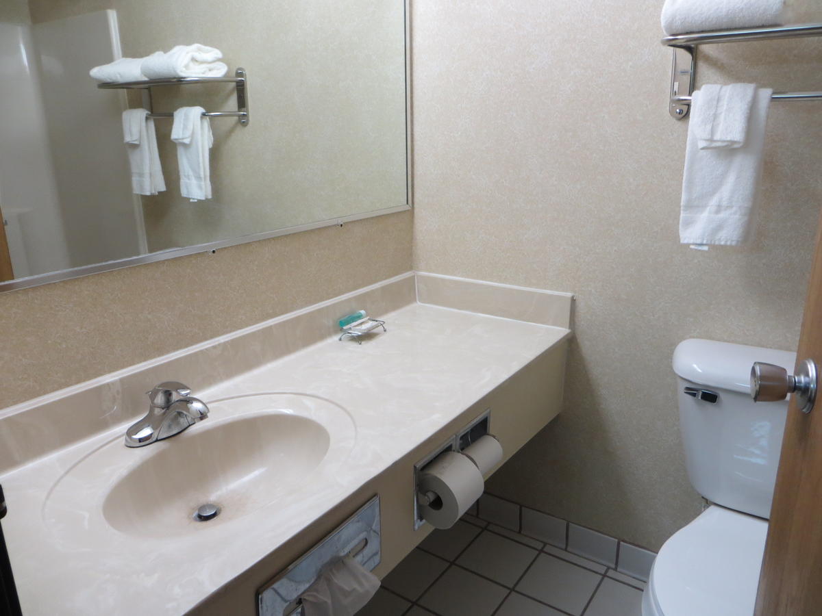 Economy Inn & Suites Cedar Rapids - thumb 19