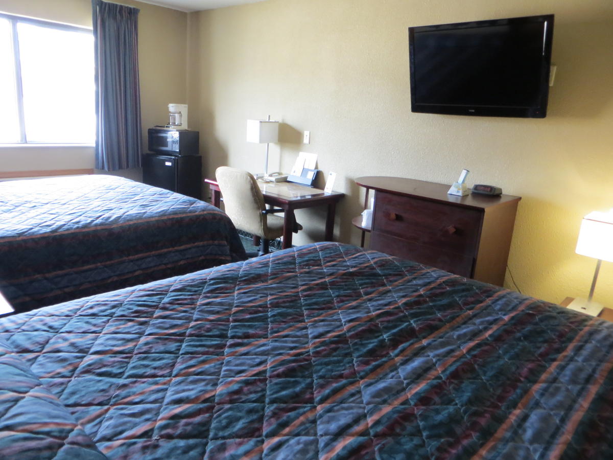 Economy Inn & Suites Cedar Rapids - thumb 7