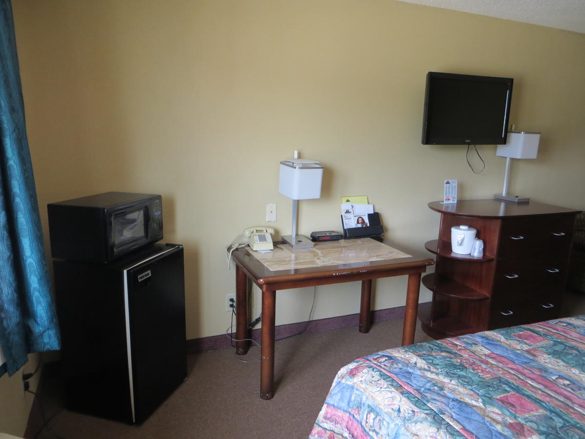 Economy Inn & Suites Cedar Rapids - thumb 9