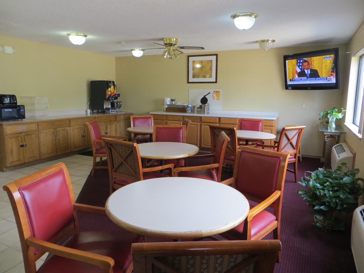 Economy Inn & Suites Cedar Rapids - thumb 31