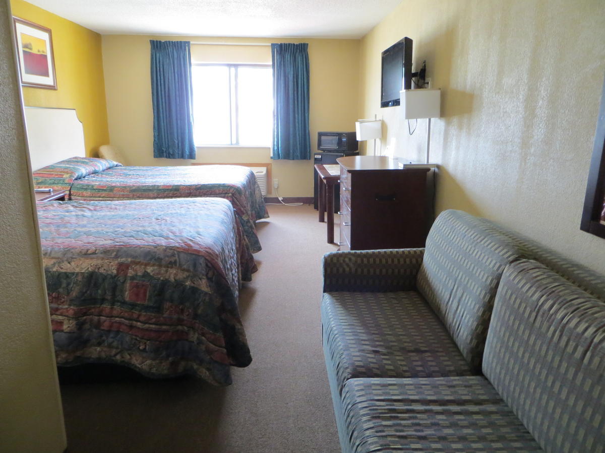 Economy Inn & Suites Cedar Rapids - thumb 33