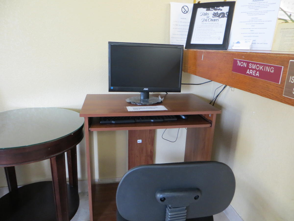 Economy Inn & Suites Cedar Rapids - thumb 24