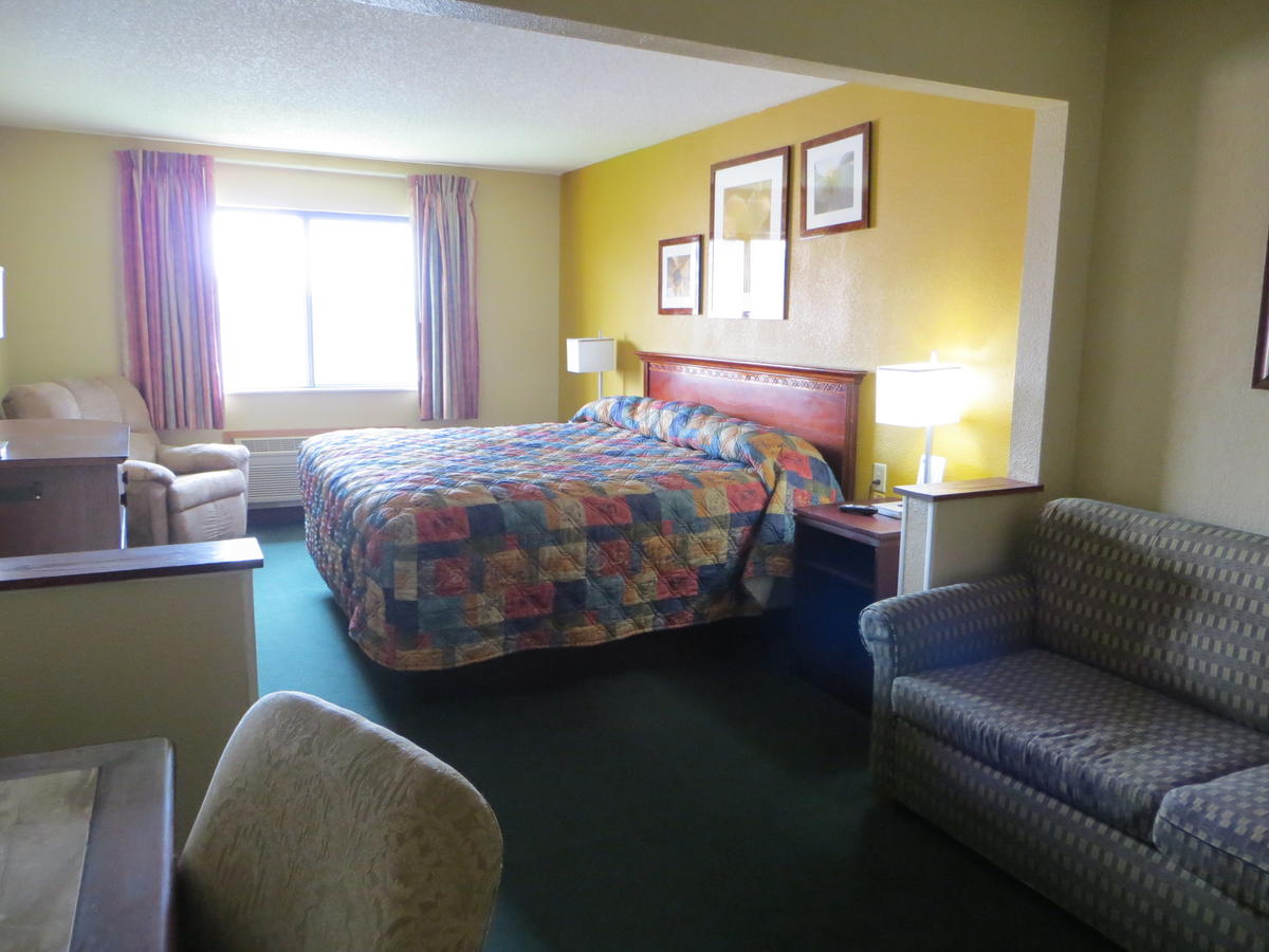 Economy Inn & Suites Cedar Rapids - thumb 38
