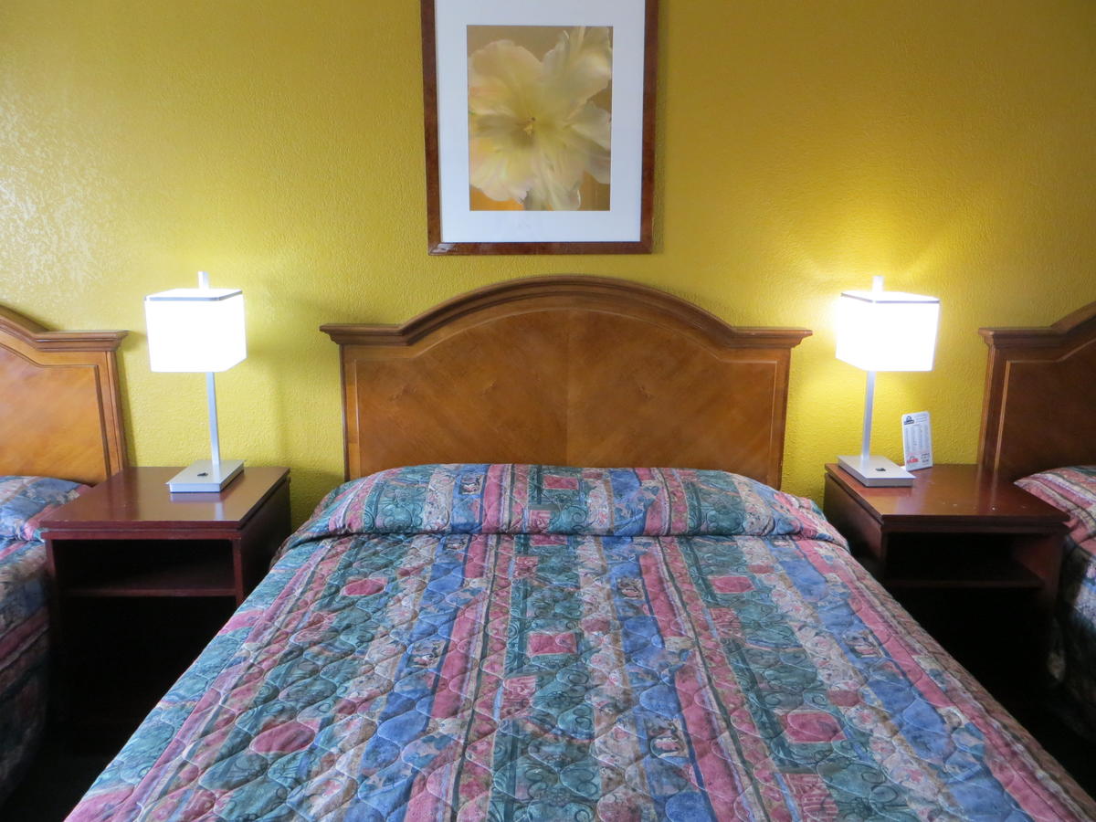 Economy Inn & Suites Cedar Rapids - thumb 3