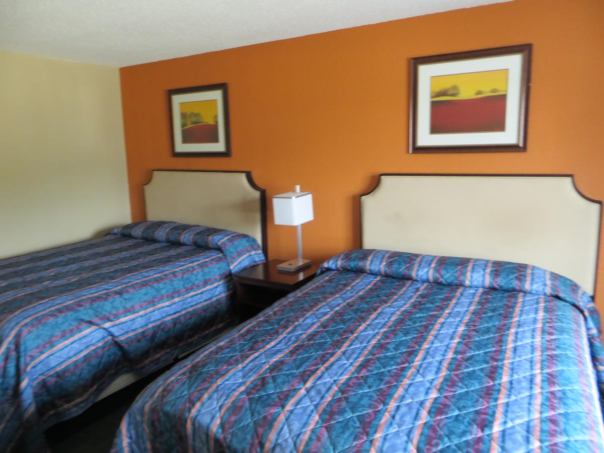 Economy Inn & Suites Cedar Rapids - thumb 11