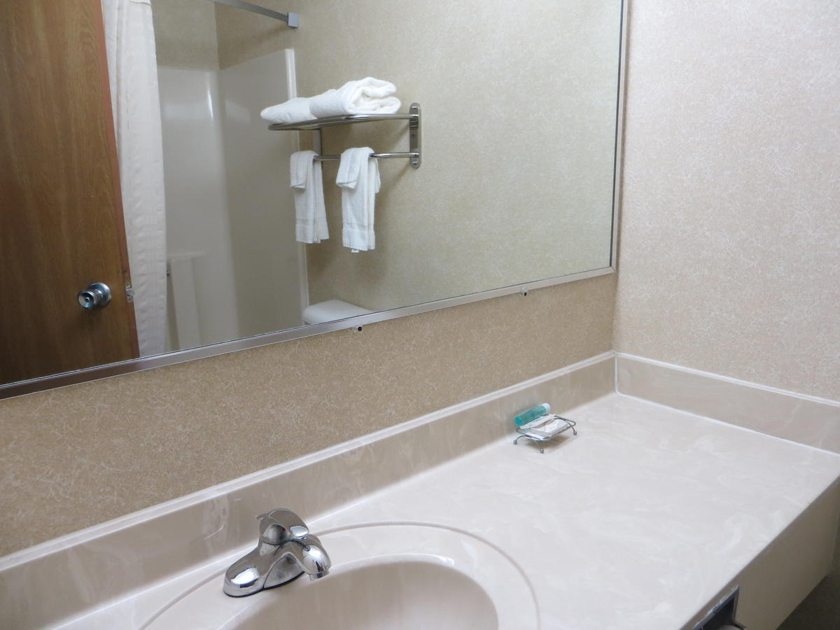 Economy Inn & Suites Cedar Rapids - thumb 21