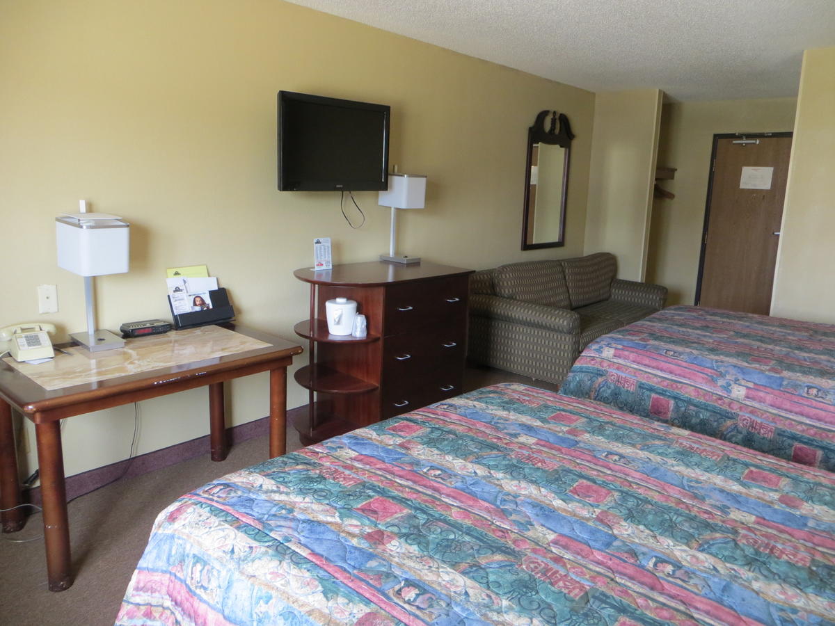 Economy Inn & Suites Cedar Rapids - thumb 8