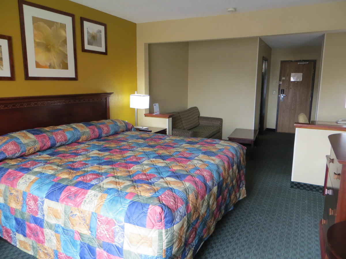 Economy Inn & Suites Cedar Rapids - thumb 13