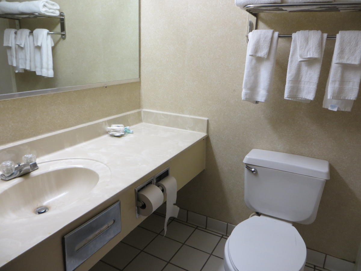 Economy Inn & Suites Cedar Rapids - thumb 39