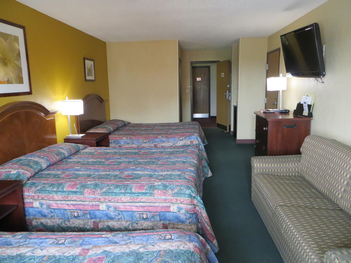 Economy Inn & Suites Cedar Rapids - thumb 37