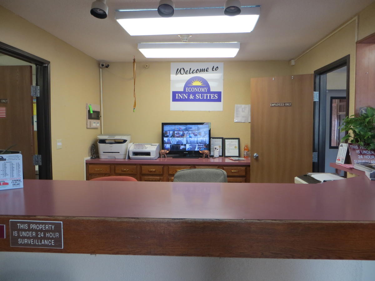 Economy Inn & Suites Cedar Rapids - thumb 29