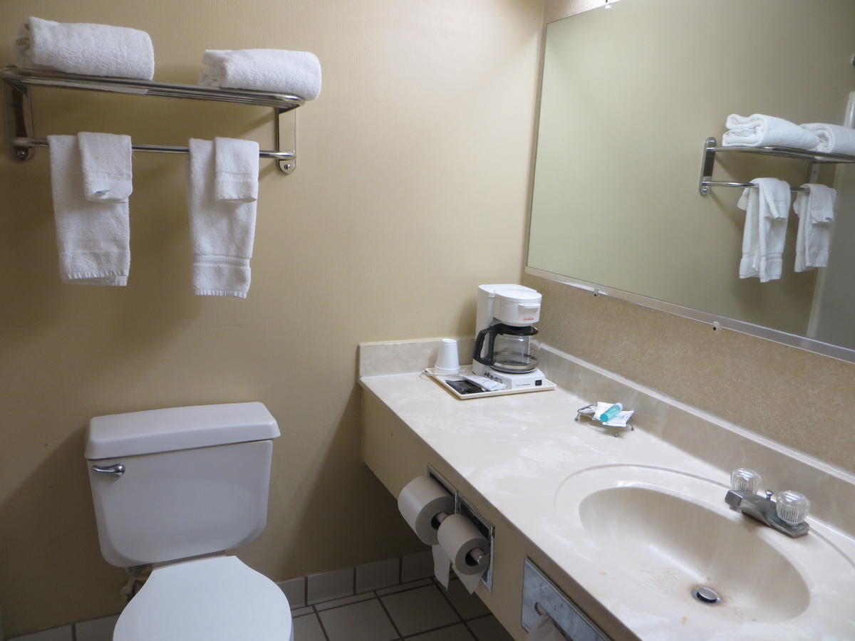 Economy Inn & Suites Cedar Rapids - thumb 18