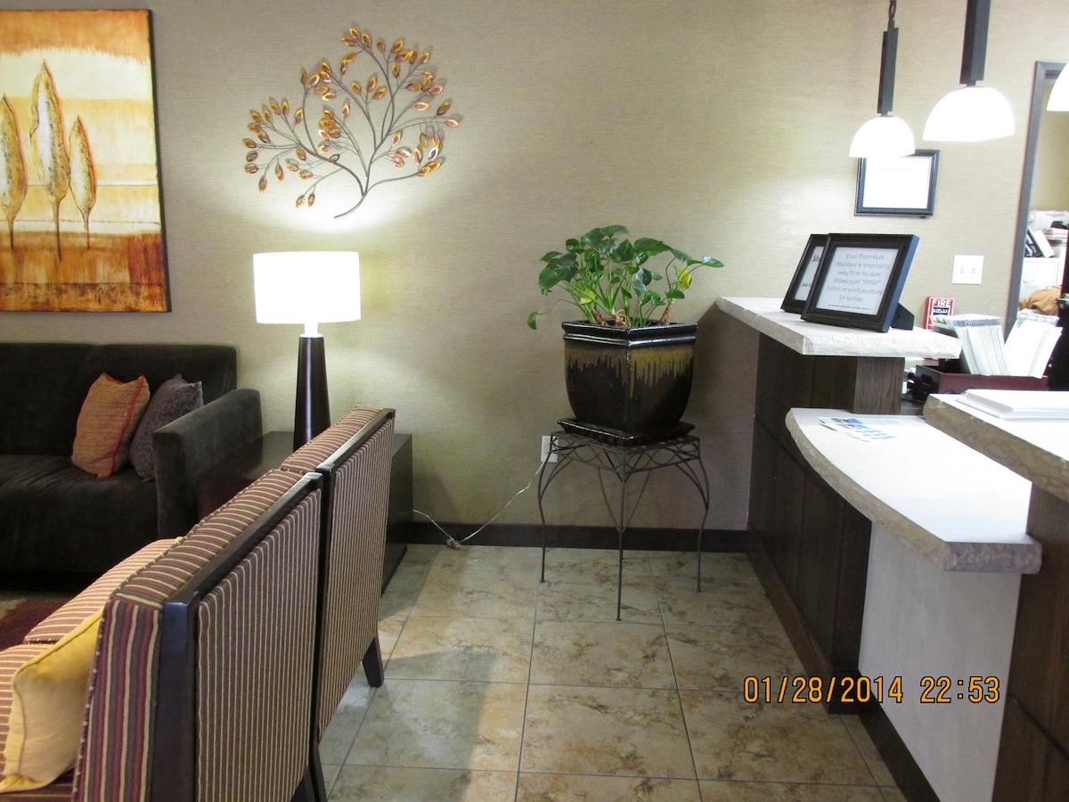 Parkwood Inn & Suites - thumb 37