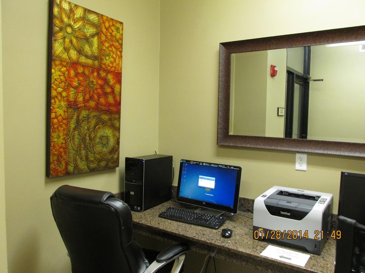 Parkwood Inn & Suites - thumb 33