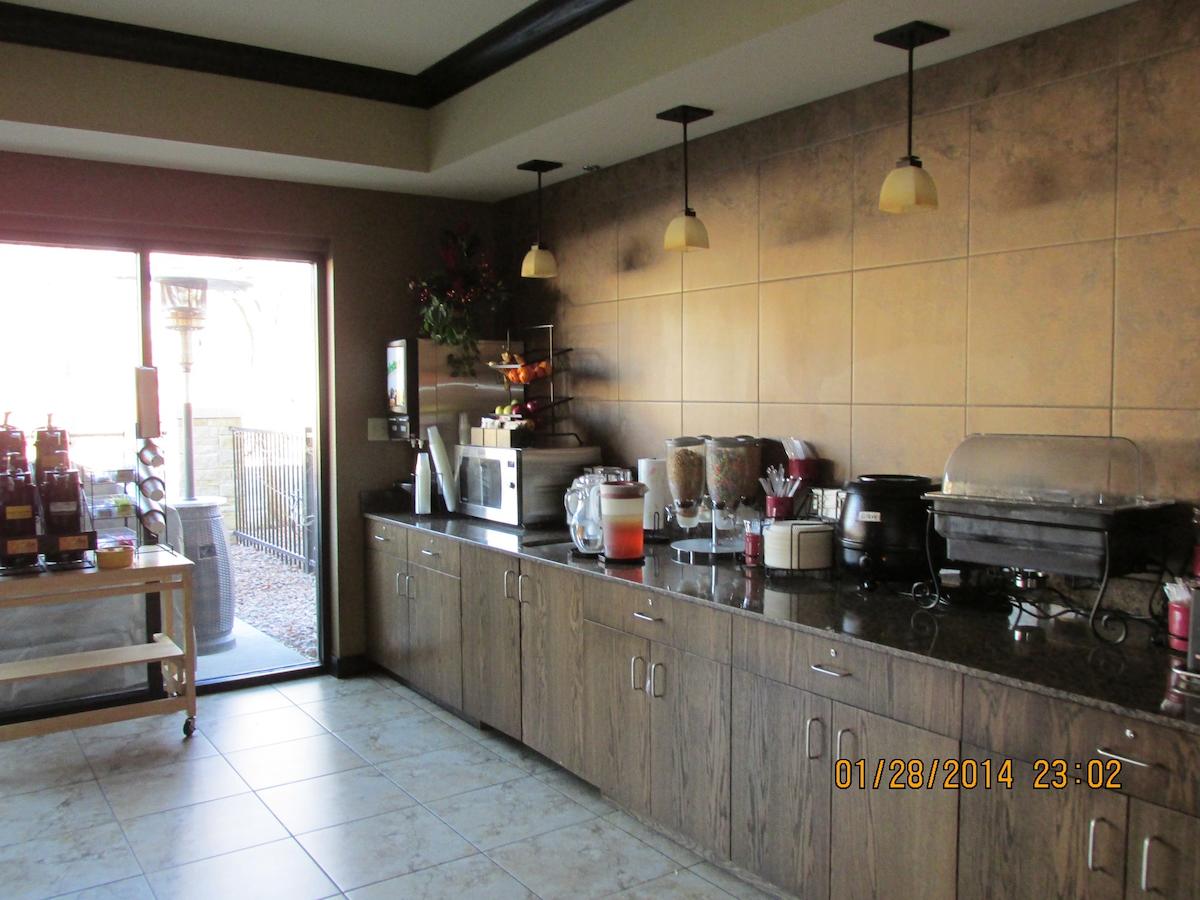 Parkwood Inn & Suites - thumb 35