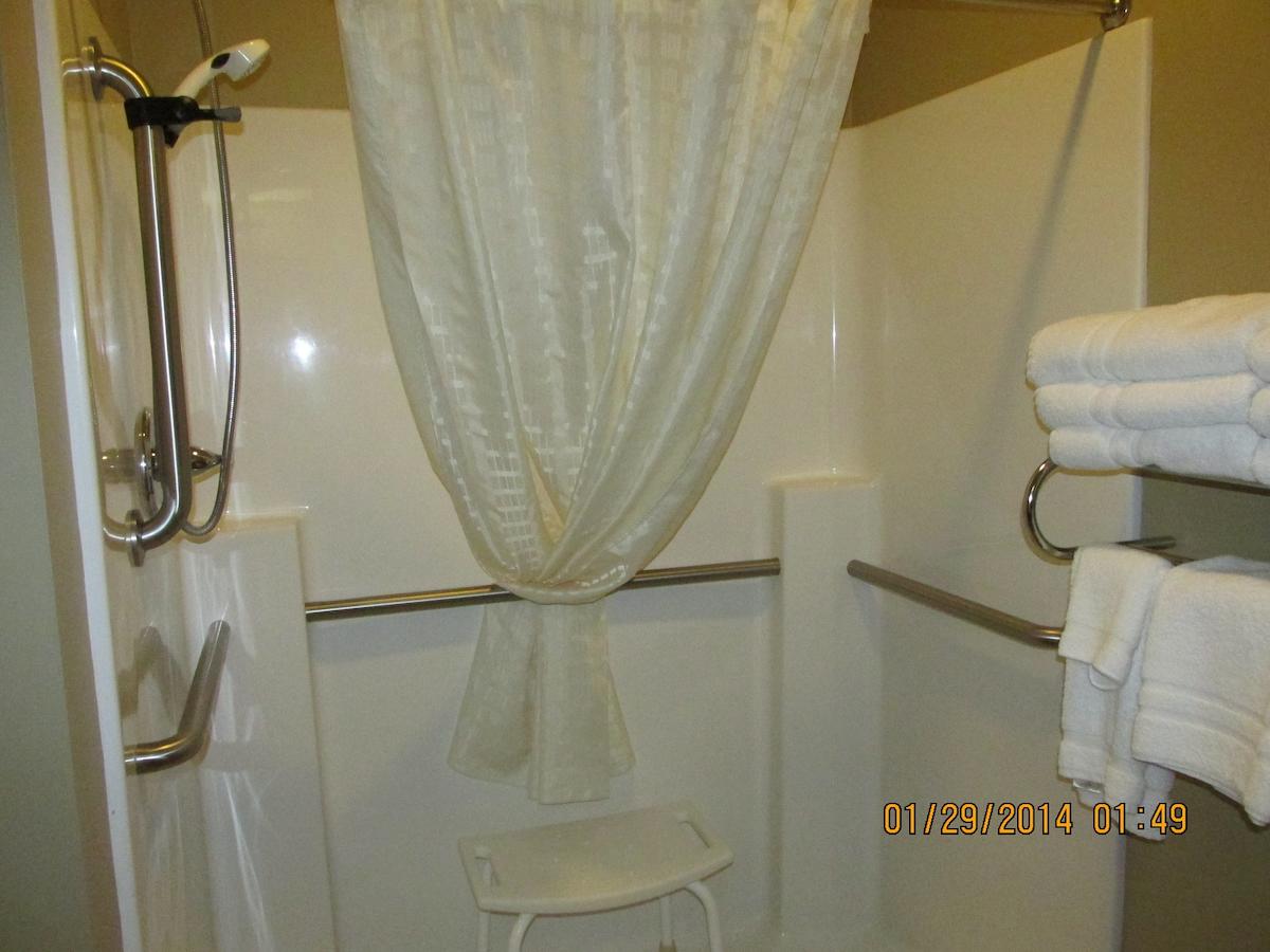 Parkwood Inn & Suites - thumb 20