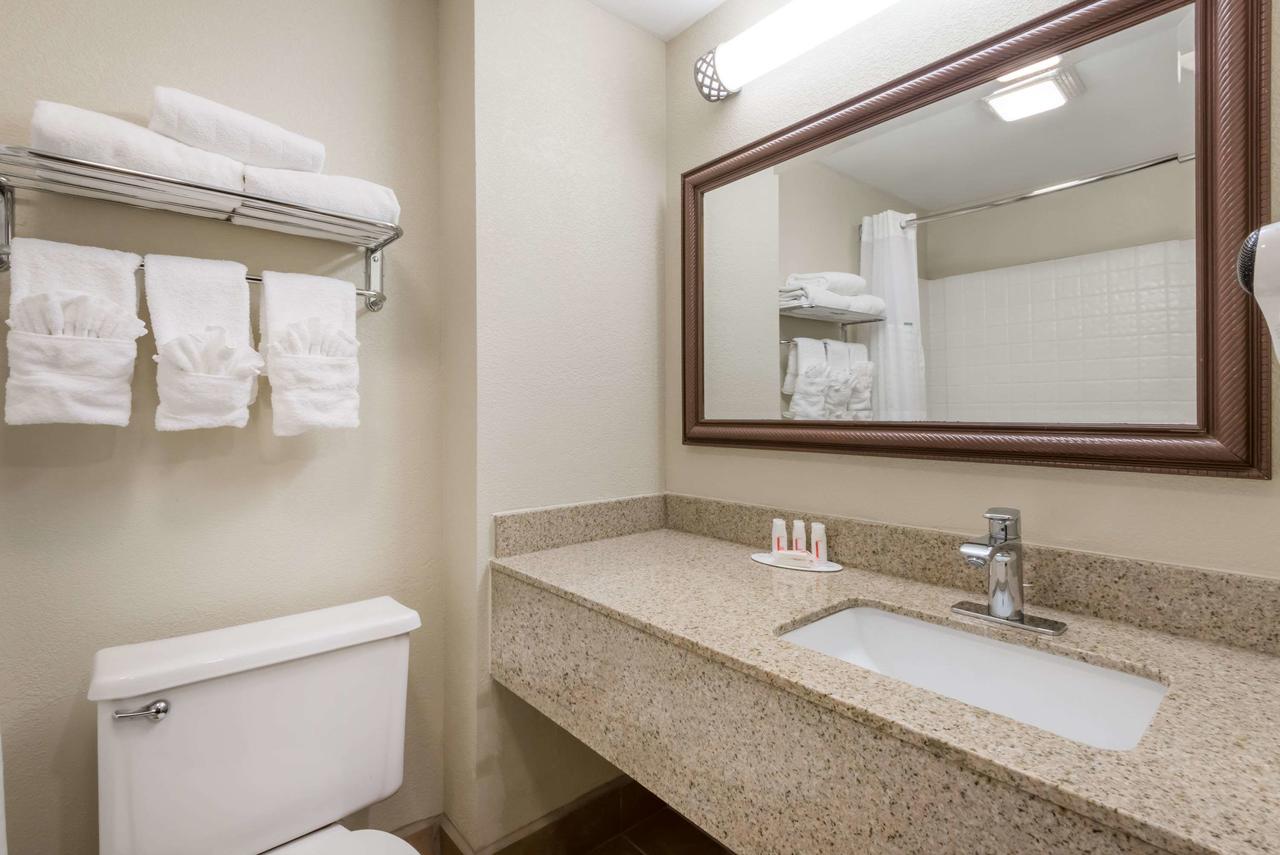 Baymont By Wyndham Georgetown - thumb 37