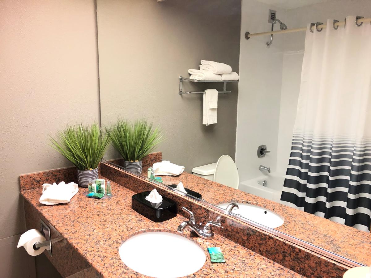 Capital Plaza Hotel - thumb 20