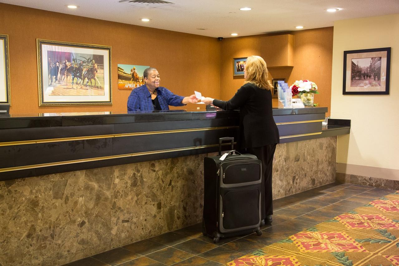 Capital Plaza Hotel - thumb 43