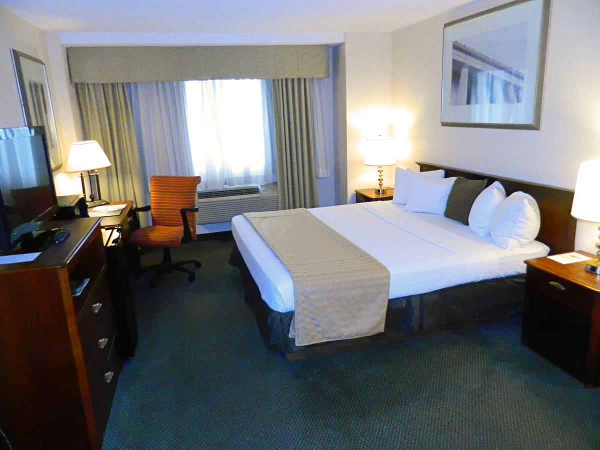 Capital Plaza Hotel - thumb 17
