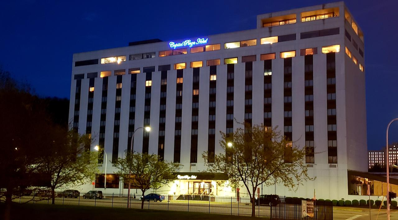 Capital Plaza Hotel - thumb 4