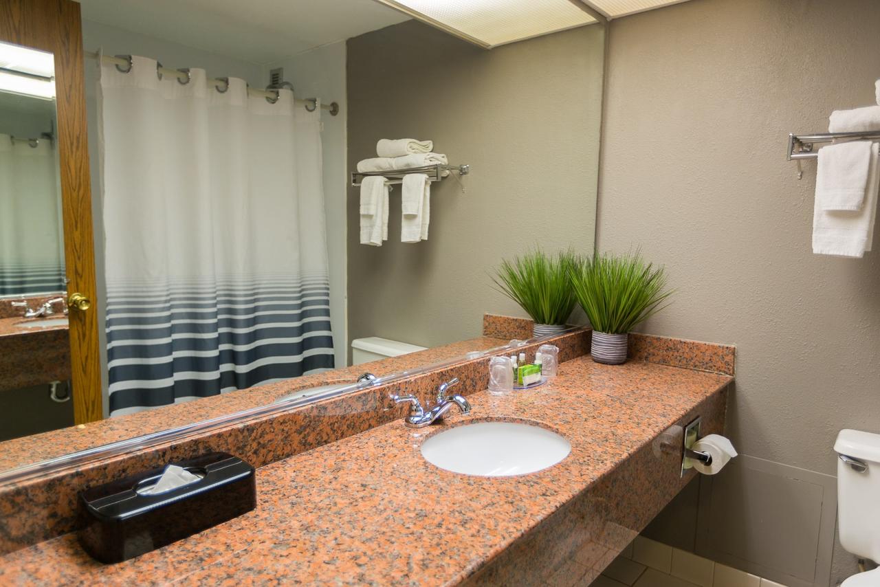 Capital Plaza Hotel - thumb 34